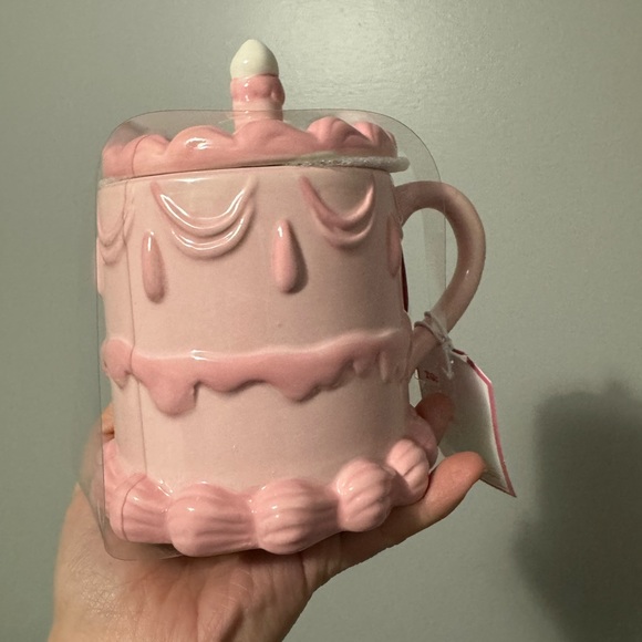 Sheffield Home Other - NWT PINK CAKE MUG WITH LID